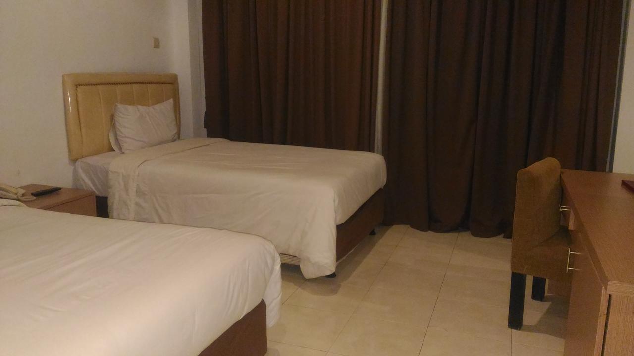 Grand Royal Taliwang Hotel Bagian luar foto