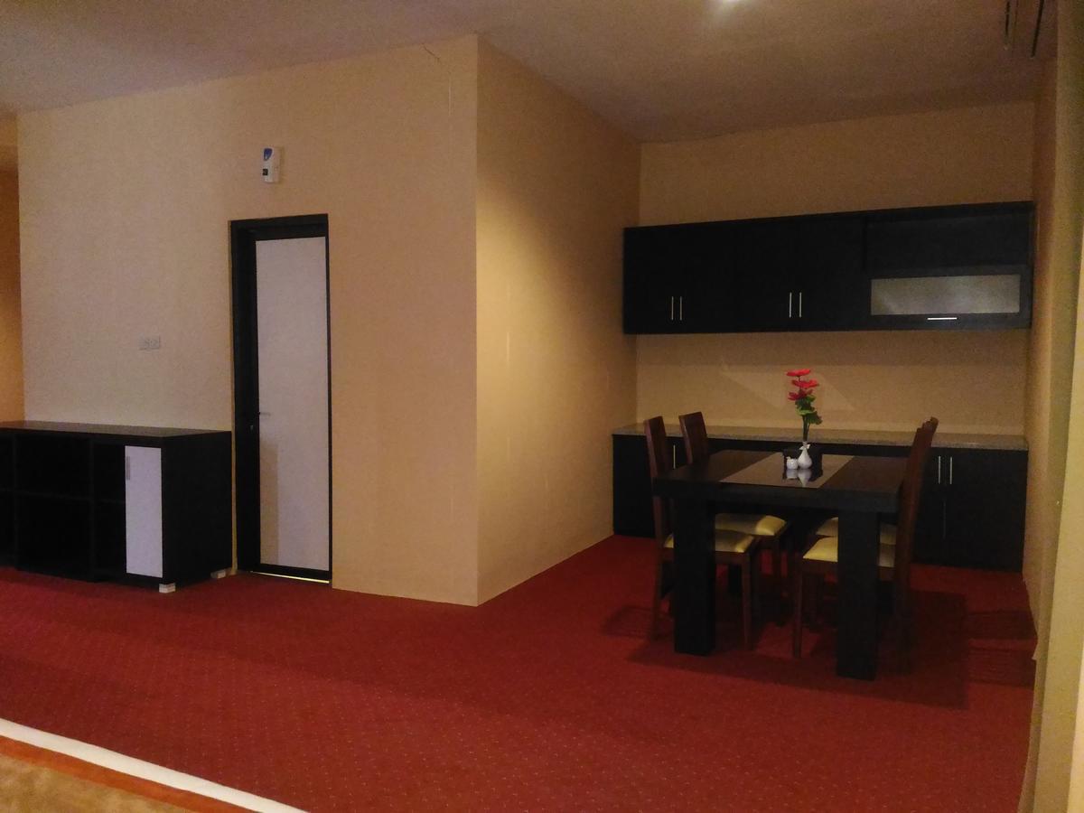 Grand Royal Taliwang Hotel Bagian luar foto
