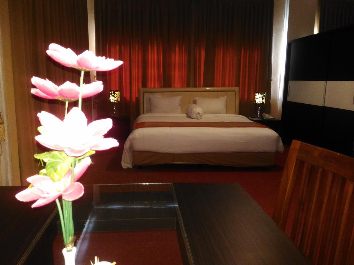 Grand Royal Taliwang Hotel Bagian luar foto