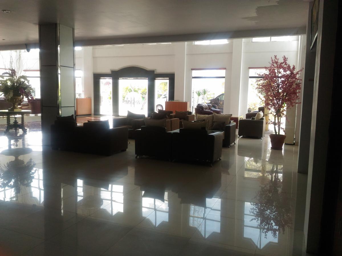 Grand Royal Taliwang Hotel Bagian luar foto