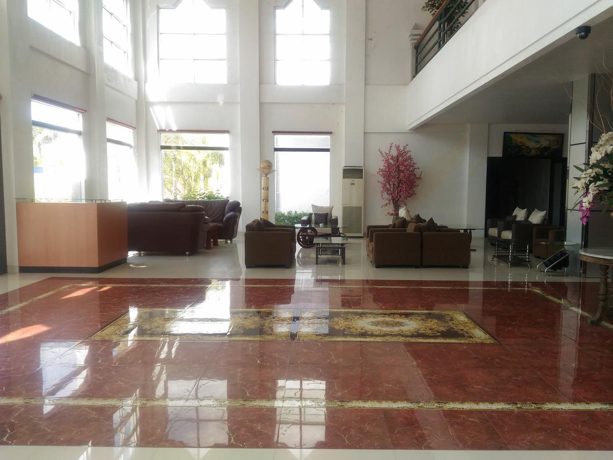 Grand Royal Taliwang Hotel Bagian luar foto