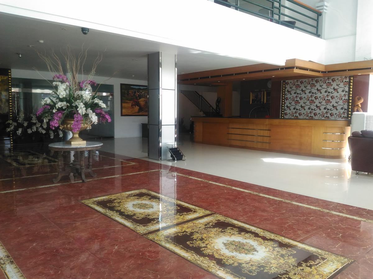 Grand Royal Taliwang Hotel Bagian luar foto