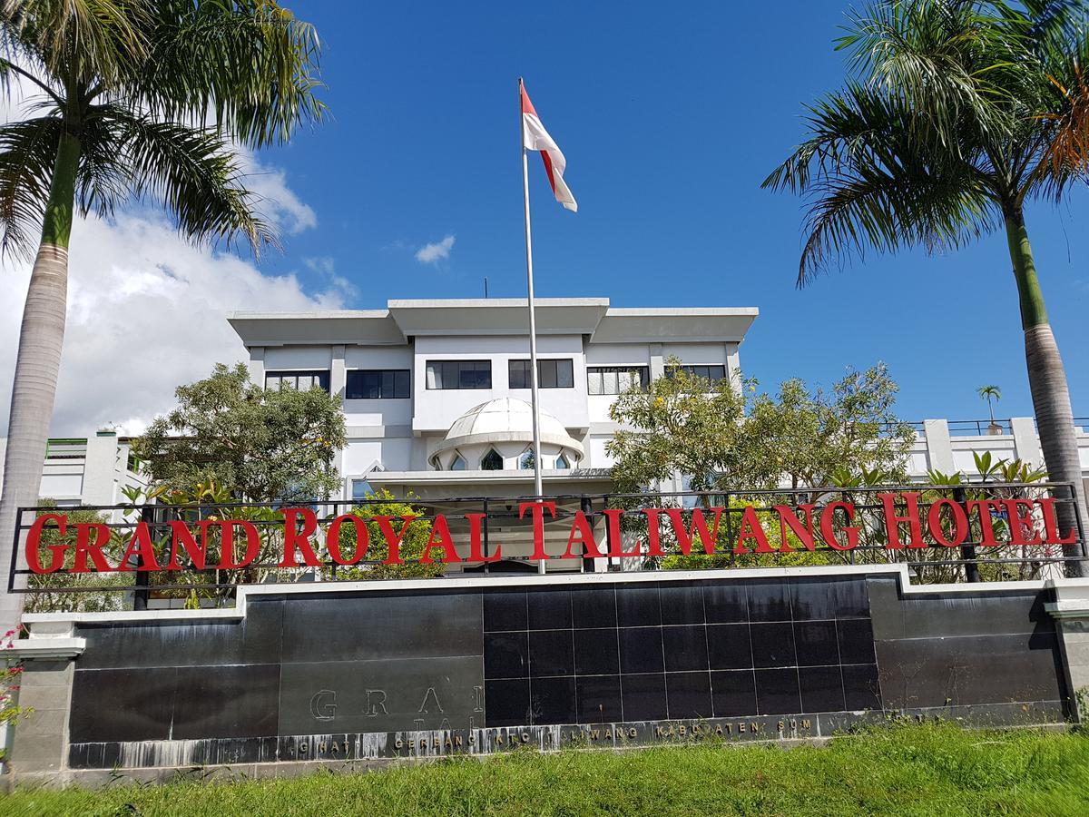 Grand Royal Taliwang Hotel Bagian luar foto