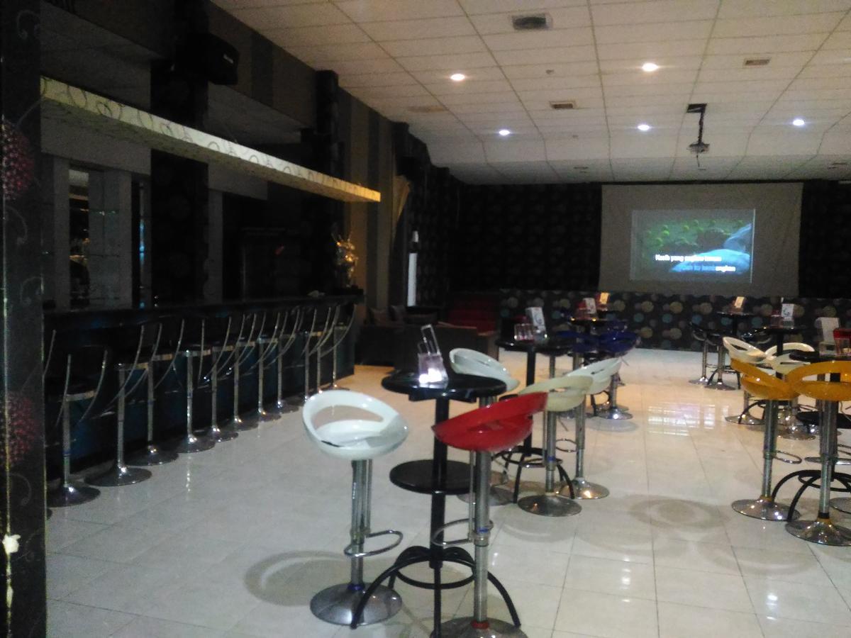 Grand Royal Taliwang Hotel Bagian luar foto
