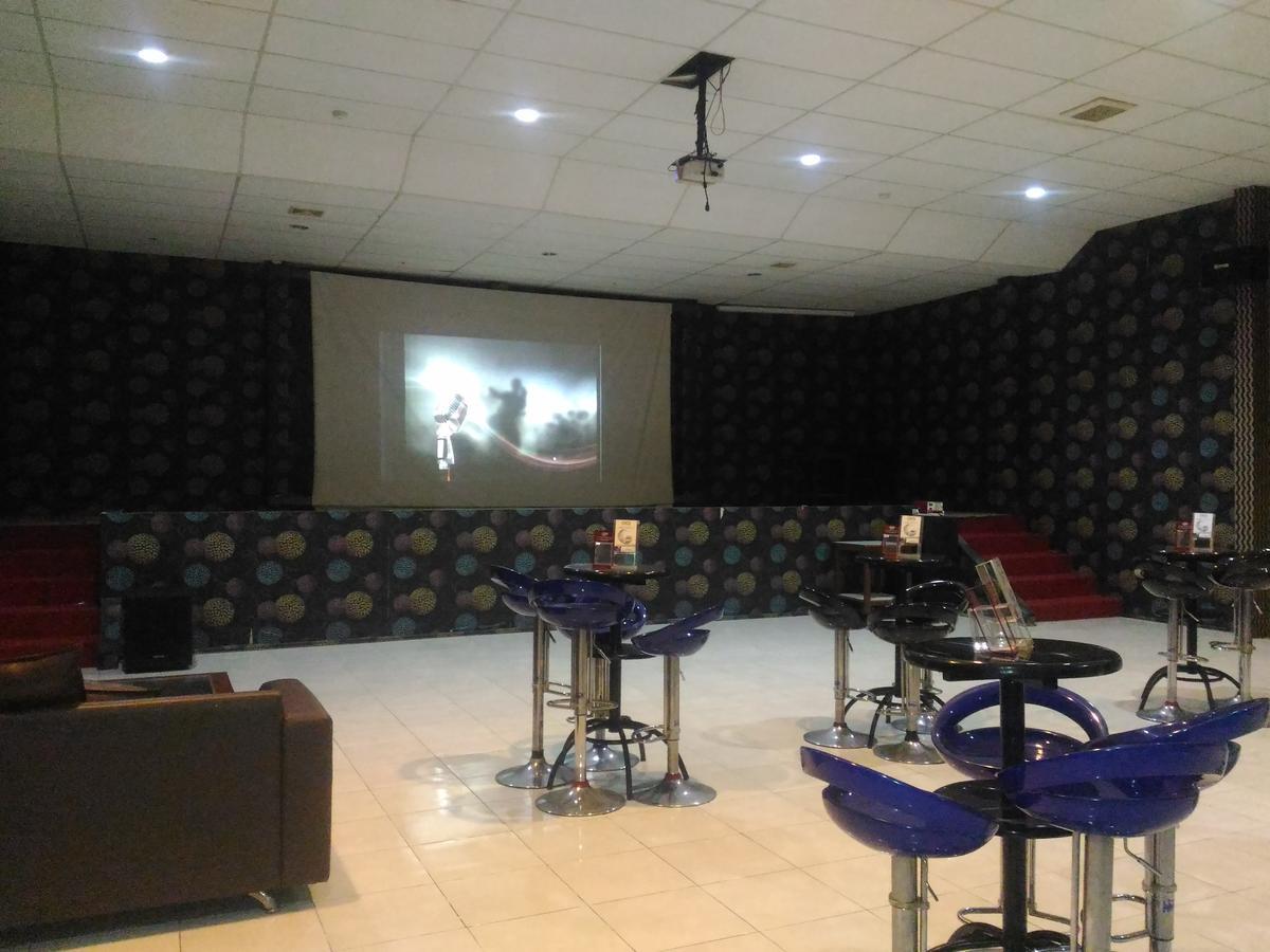 Grand Royal Taliwang Hotel Bagian luar foto